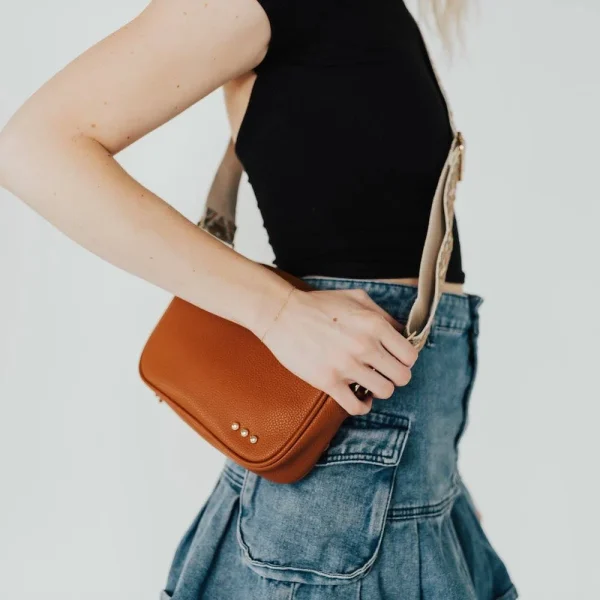 Willow Camera Crossbody Bag: Navy - Image 20