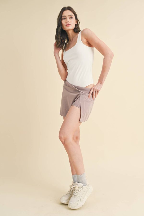 ATHLETIC SMOOTHING NYLON-SPANDEX THONG BODYSUIT / WL24-8661: OFF WHITE, S